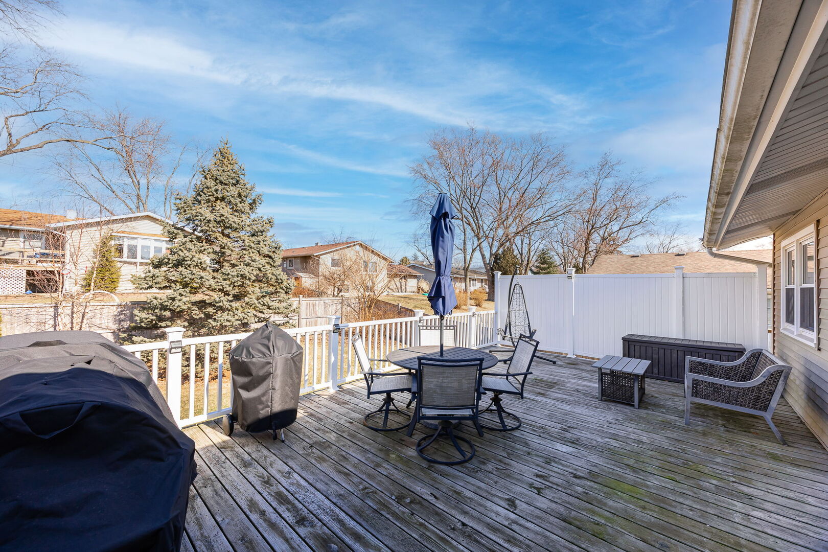 2422 Stonewall Avenue