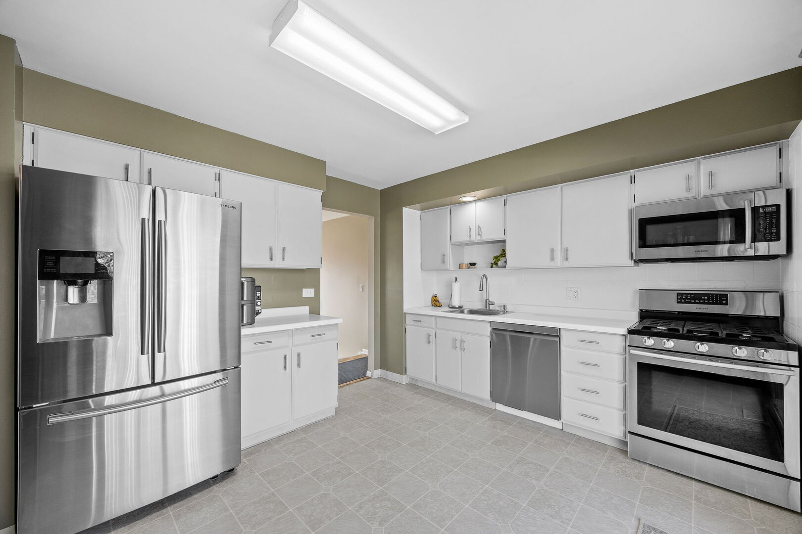 2422 Stonewall Avenue