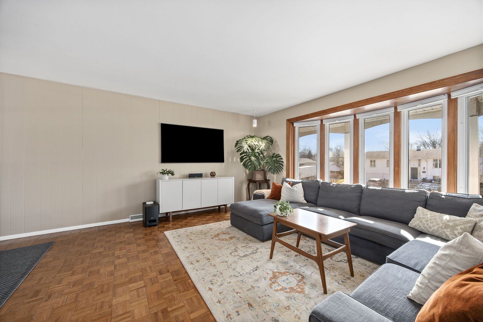 2422 Stonewall Avenue