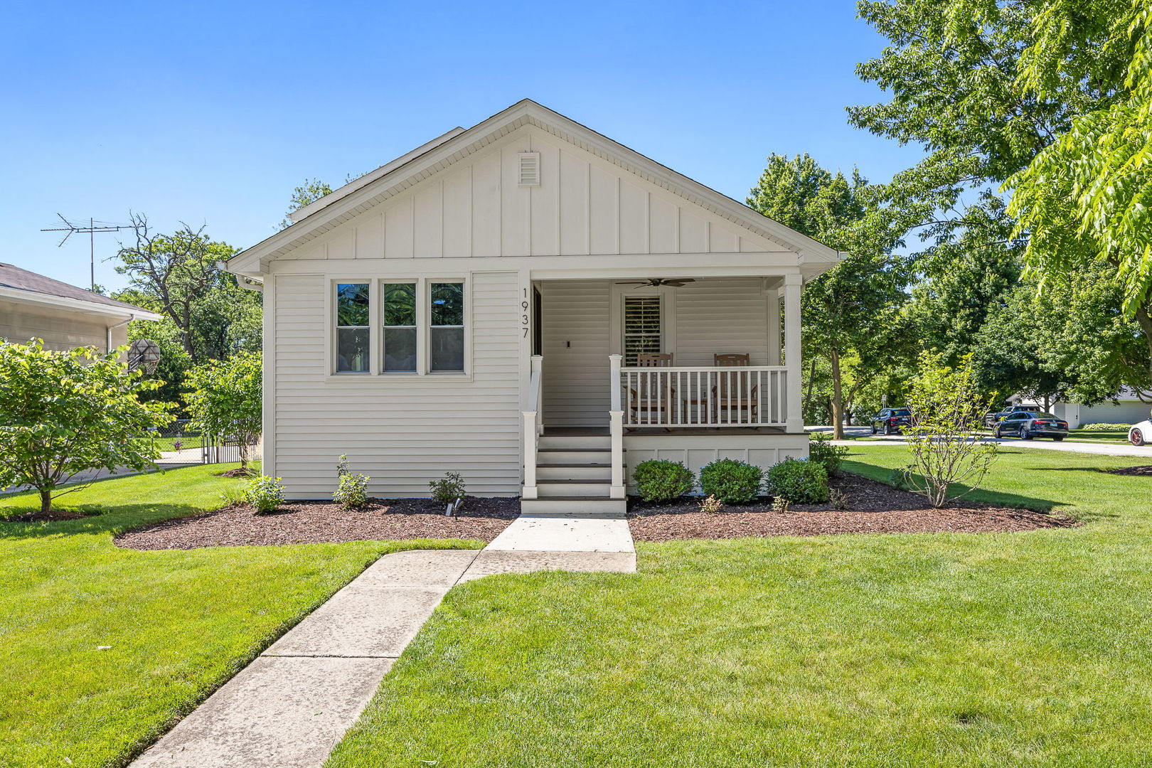 1937 Hitchcock Avenue