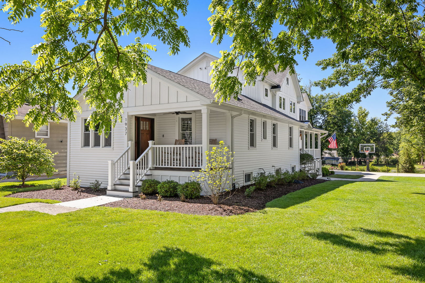 1937 Hitchcock Avenue