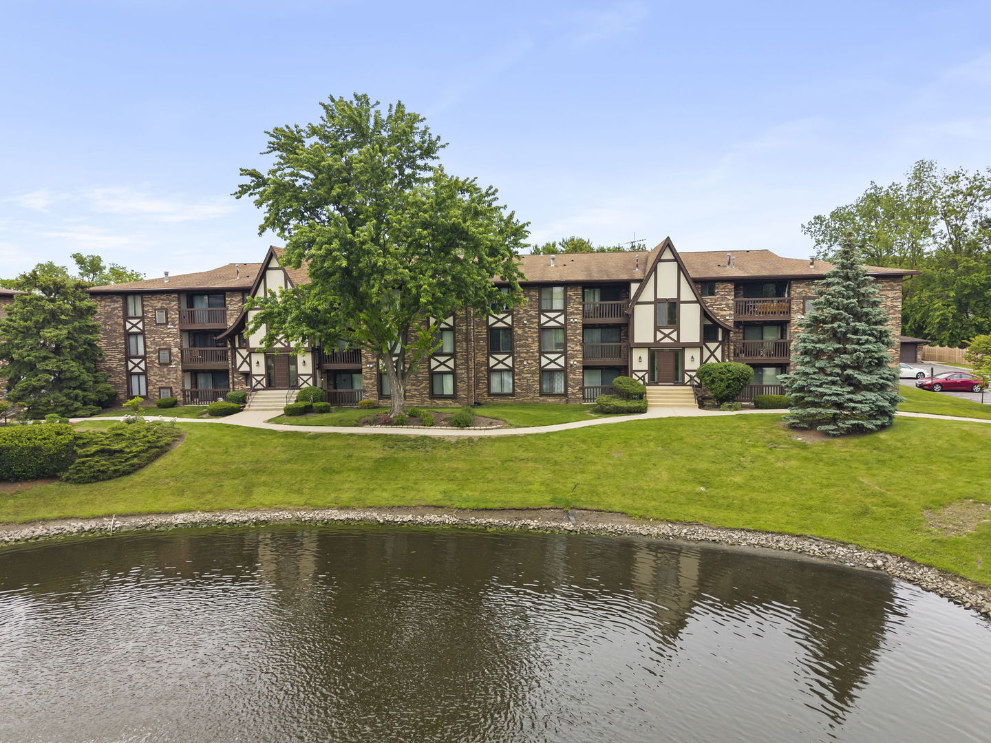 525 Cumnor Road Unit: 306
