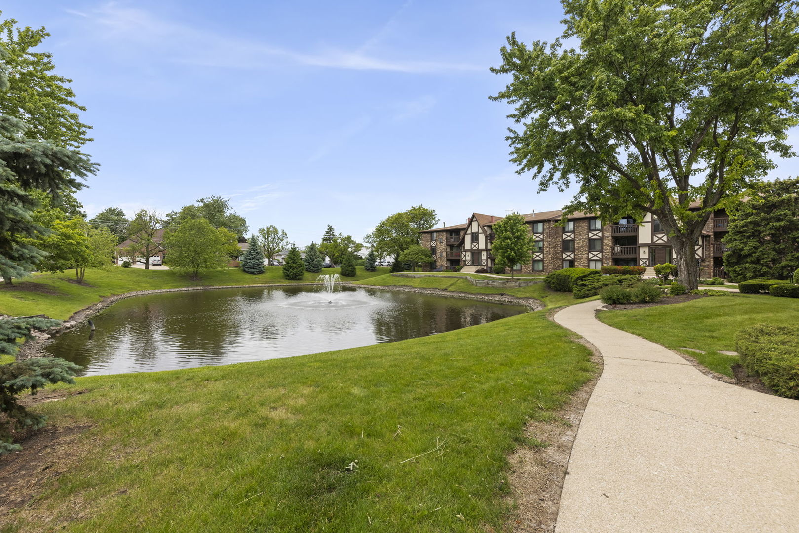 525 Cumnor Road Unit: 306