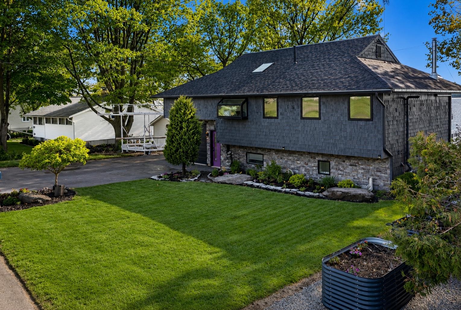380 Lakewood Drive