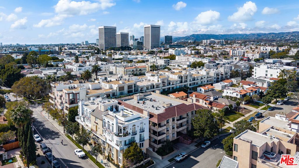 1875 Kelton Avenue 104