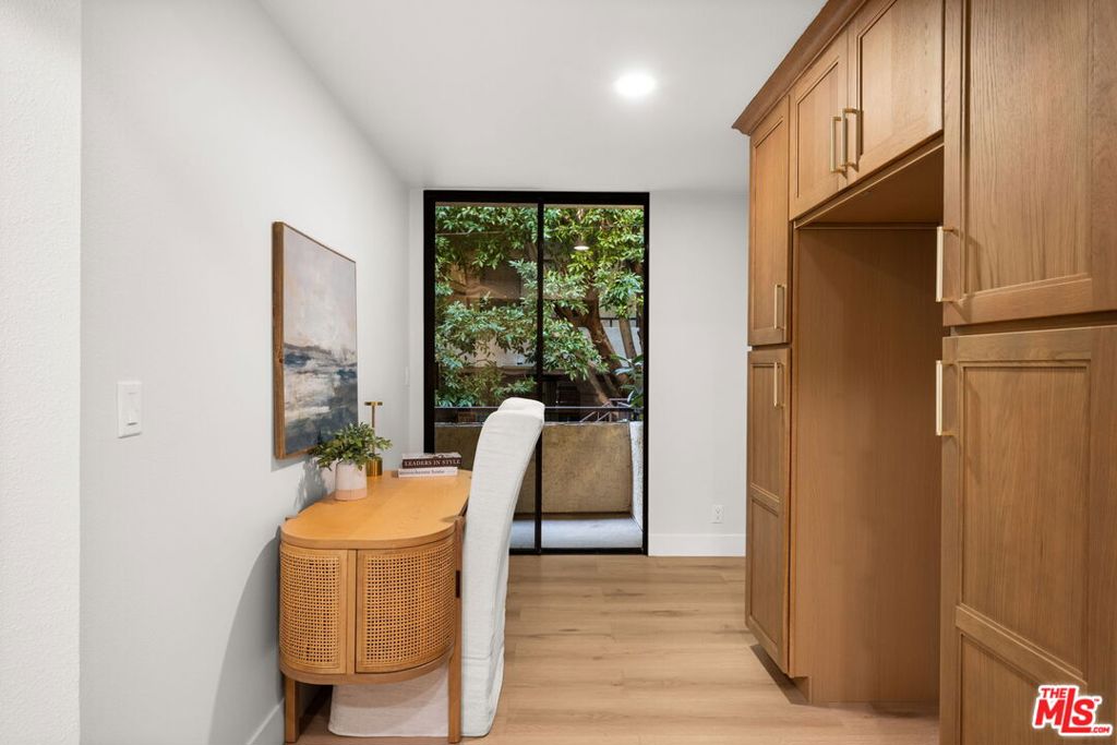 1875 Kelton Avenue 104