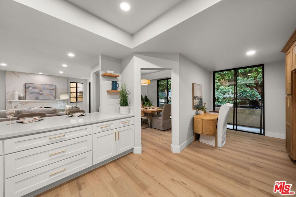 1875 Kelton Avenue 104