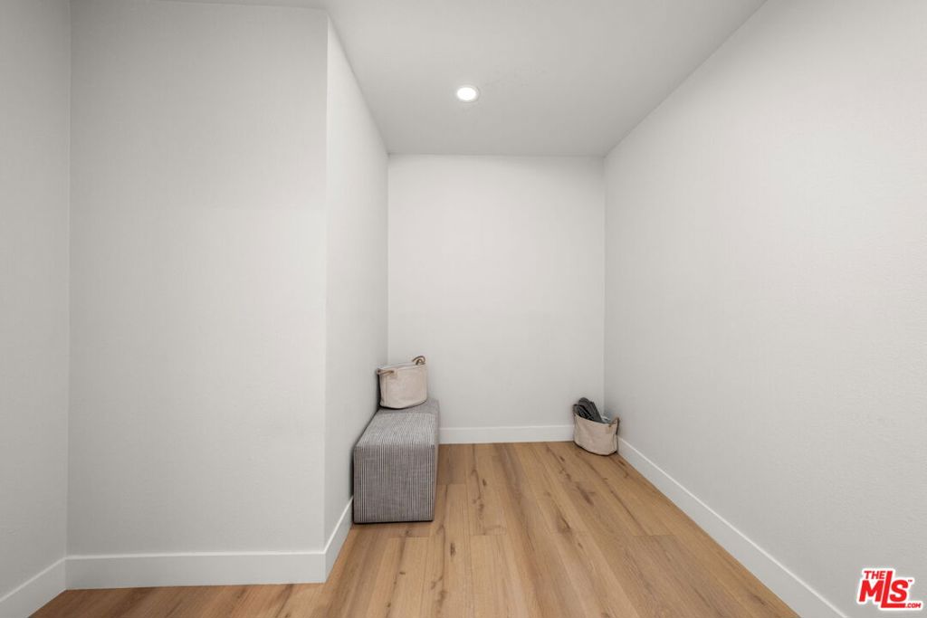 1875 Kelton Avenue 104