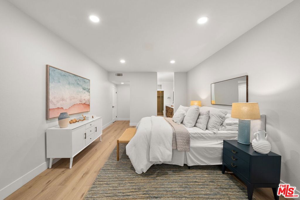 1875 Kelton Avenue 104