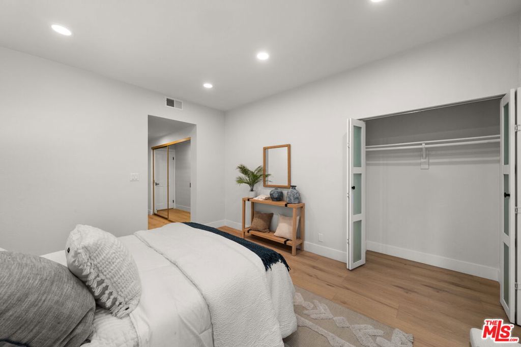 1875 Kelton Avenue 104