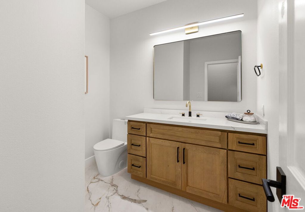 1875 Kelton Avenue 104