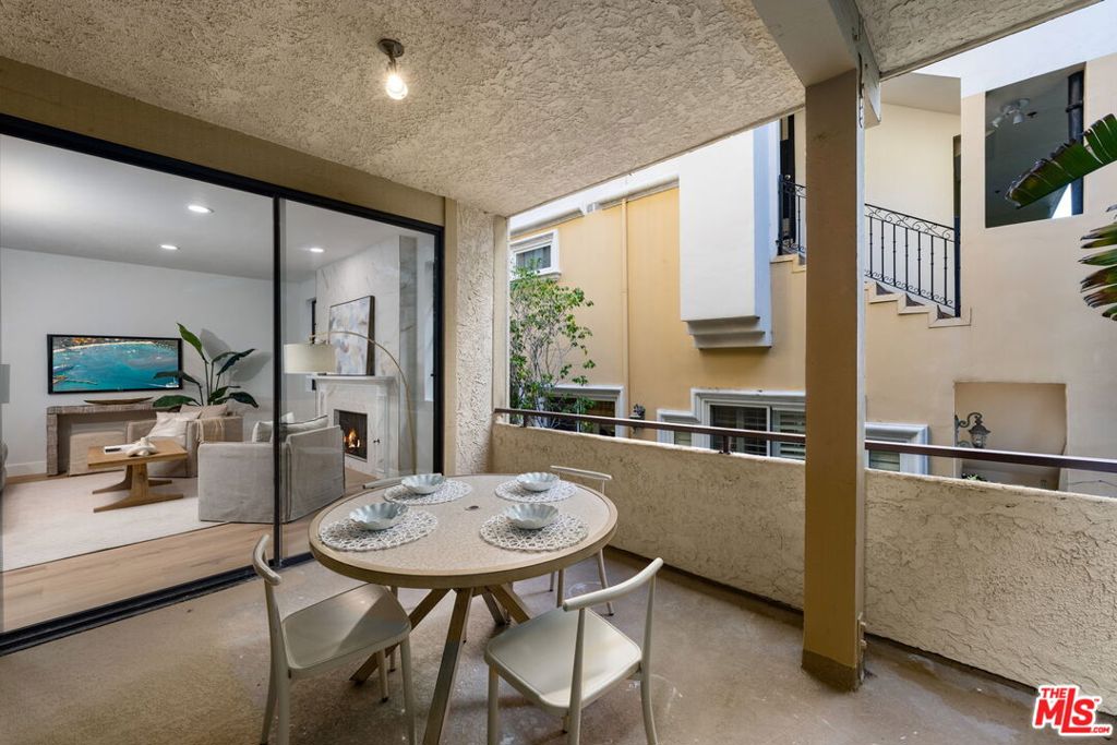 1875 Kelton Avenue 104