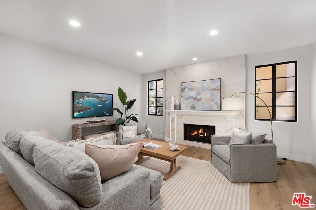 1875 Kelton Avenue 104