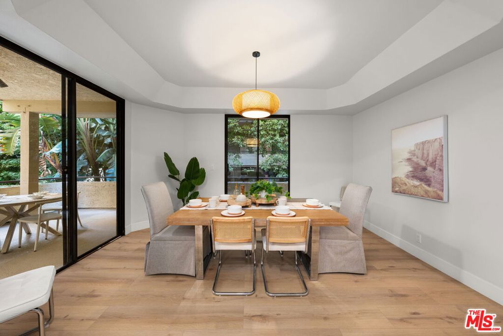 1875 Kelton Avenue 104