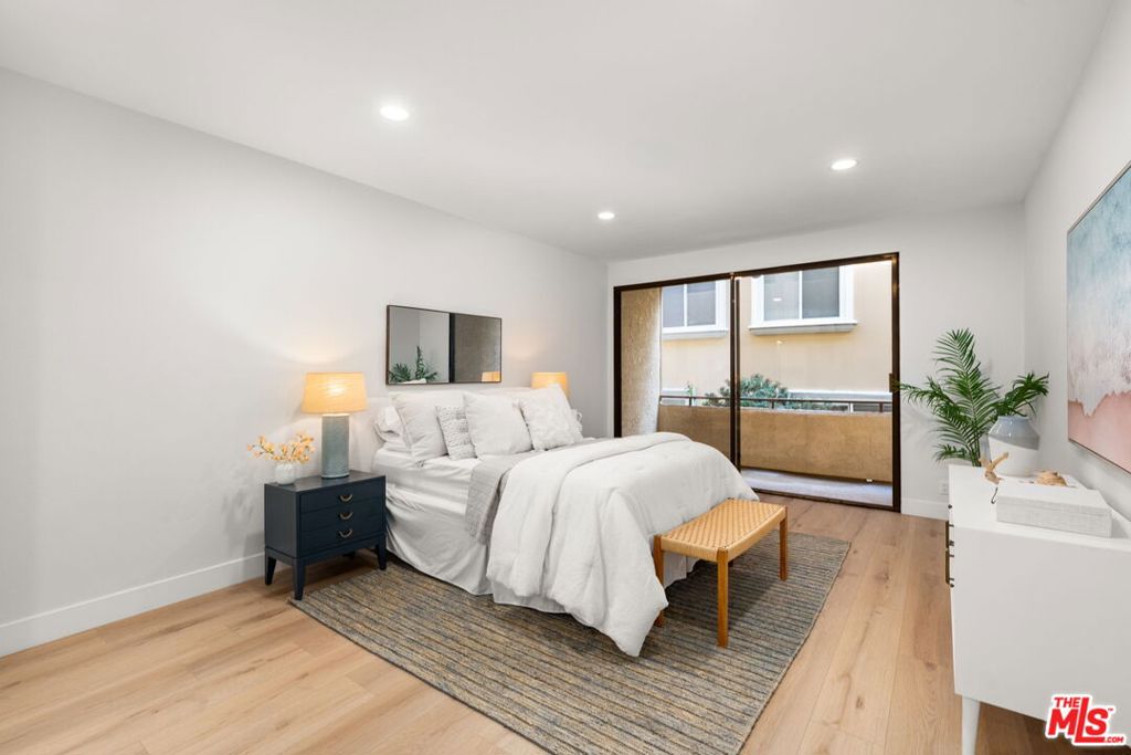 1875 Kelton Avenue 104