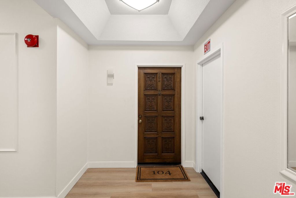 1875 Kelton Avenue 104