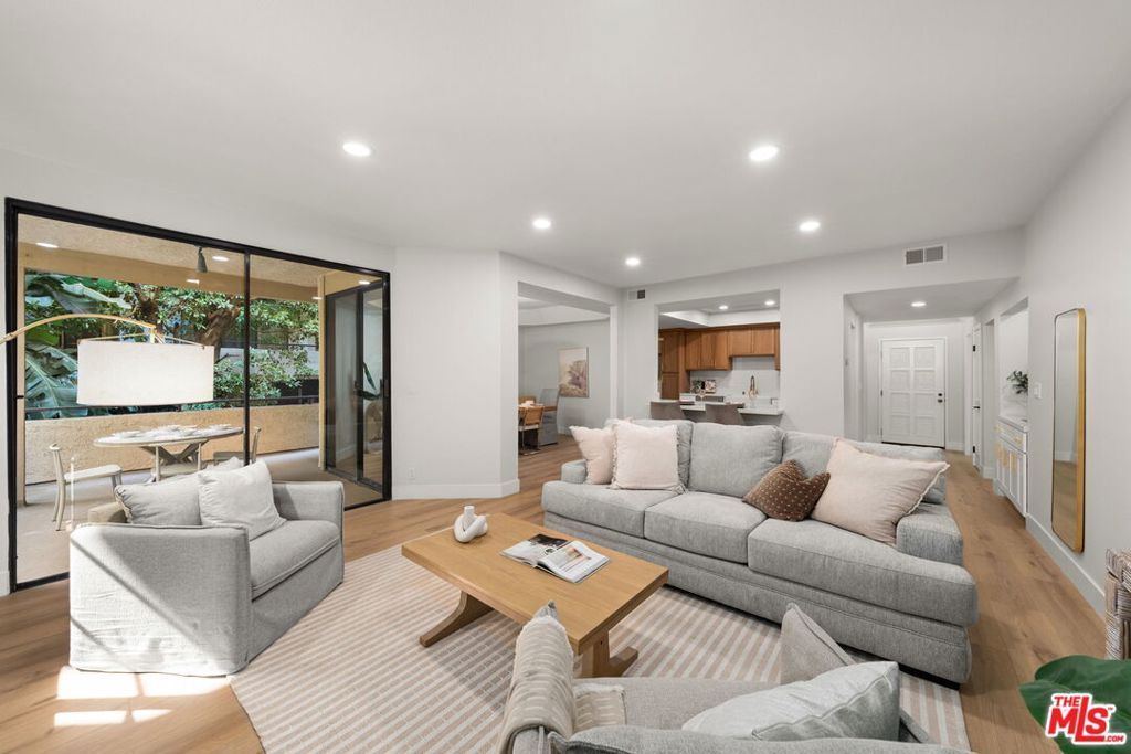 1875 Kelton Avenue 104