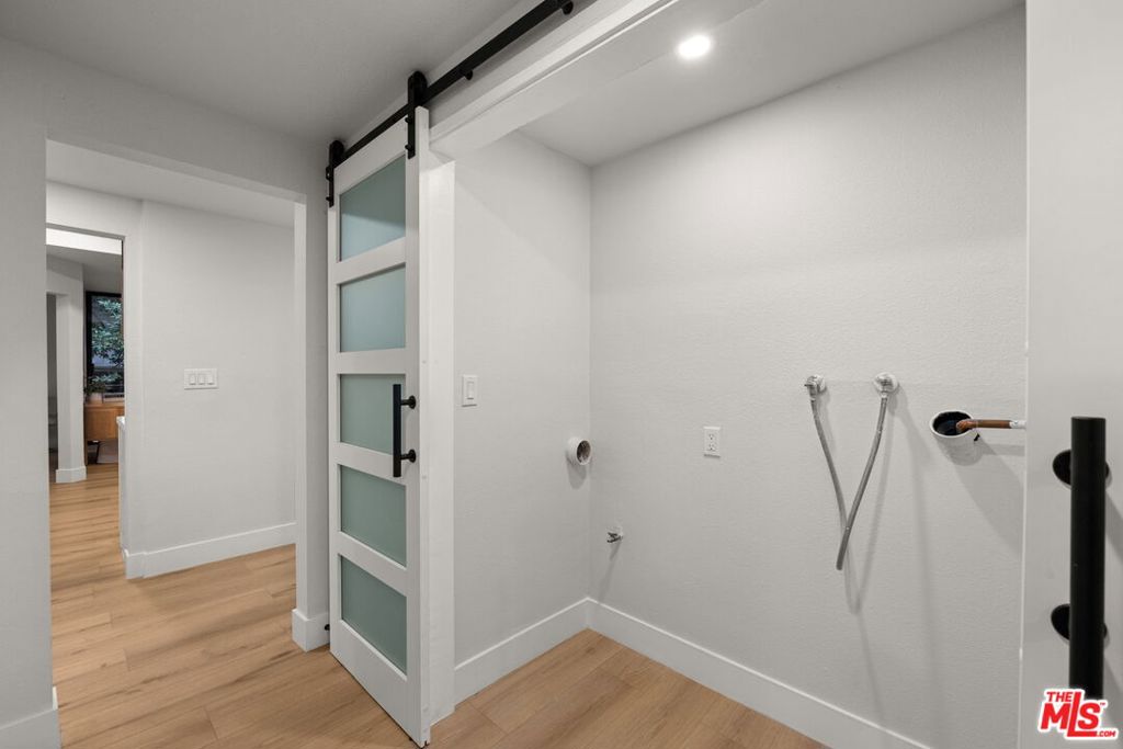 1875 Kelton Avenue 104