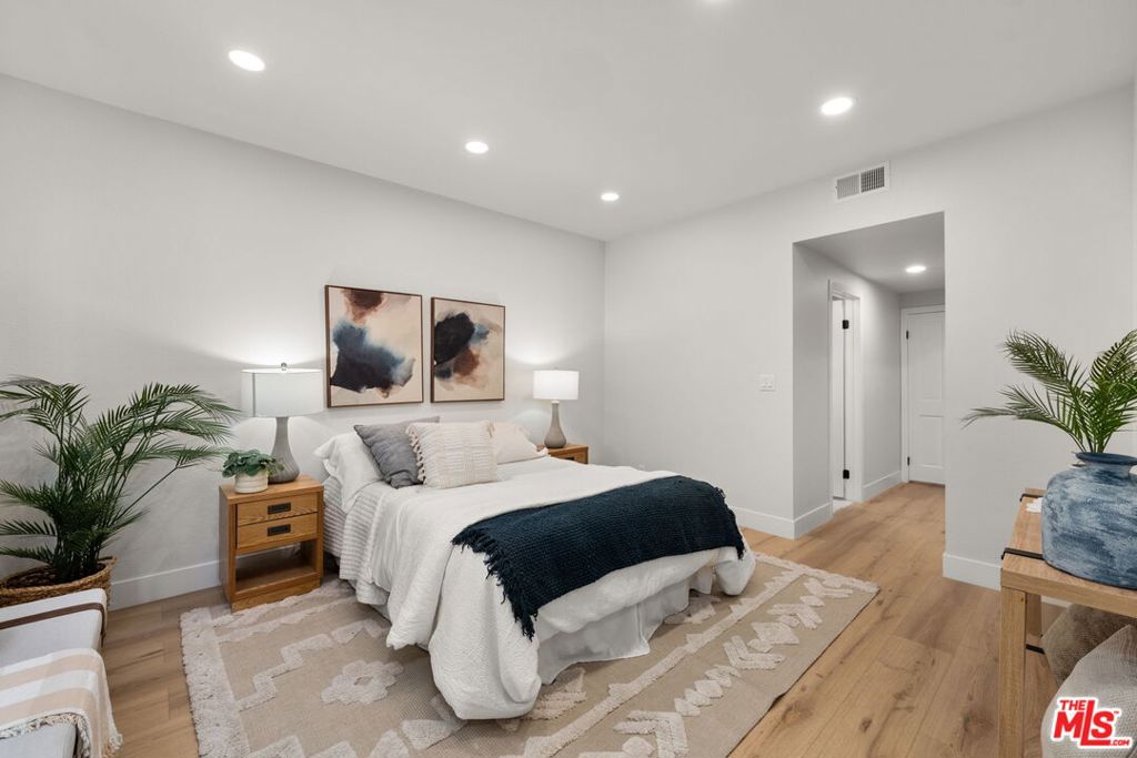 1875 Kelton Avenue 104