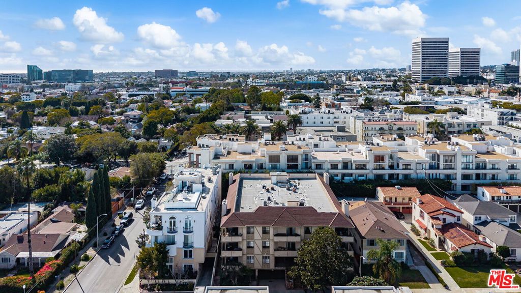 1875 Kelton Avenue 104