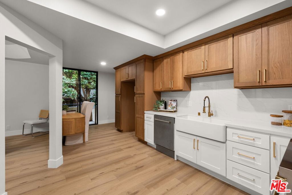 1875 Kelton Avenue 104