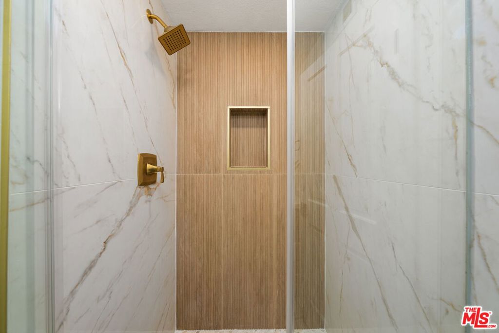 1875 Kelton Avenue 104