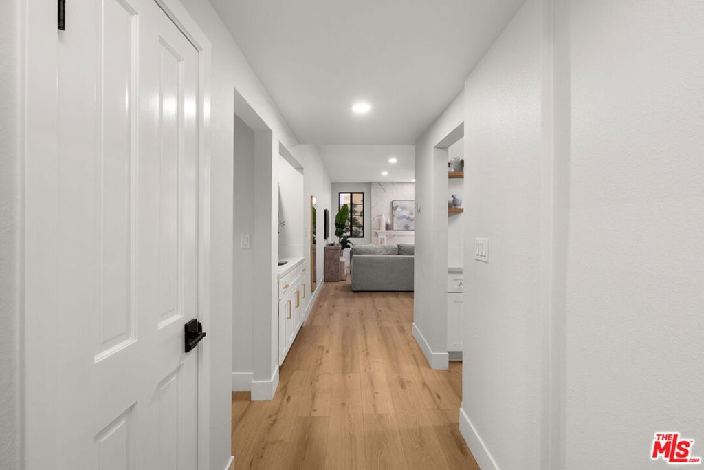 1875 Kelton Avenue 104