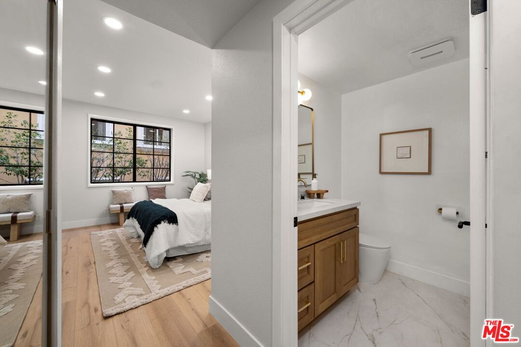 1875 Kelton Avenue 104