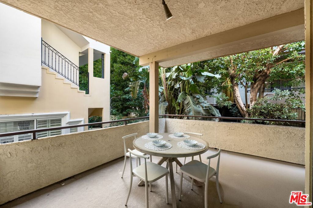 1875 Kelton Avenue 104