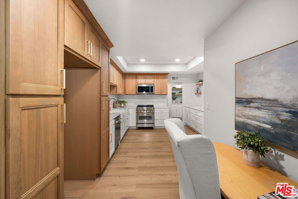 1875 Kelton Avenue 104