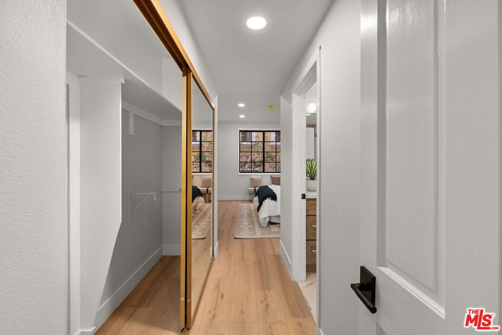 1875 Kelton Avenue 104