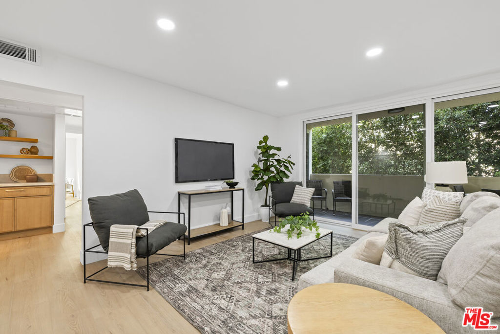 1025 N Kings Road 113