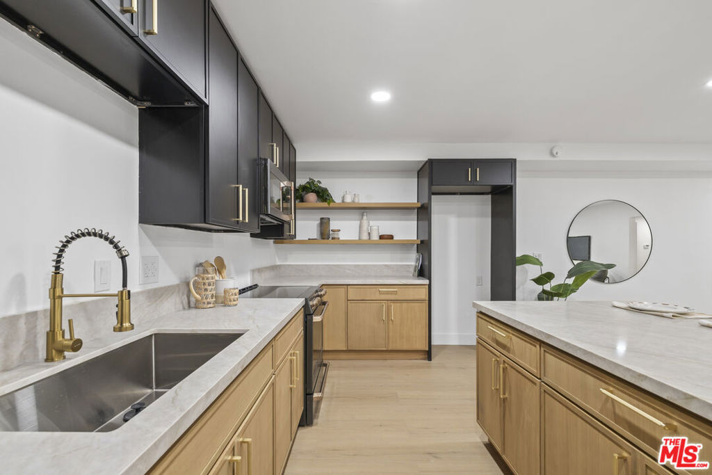 1025 N Kings Road 113