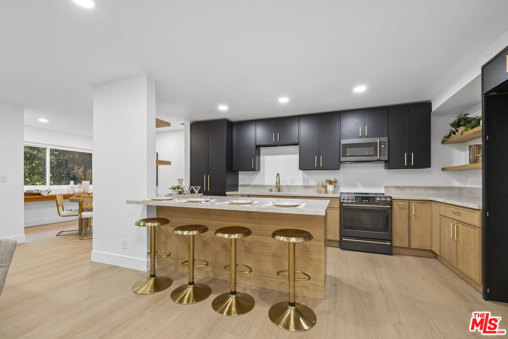 1025 N Kings Road 113