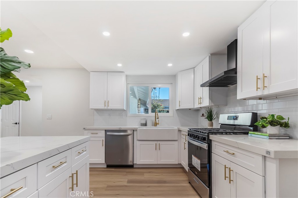 1152 Folkstone Avenue