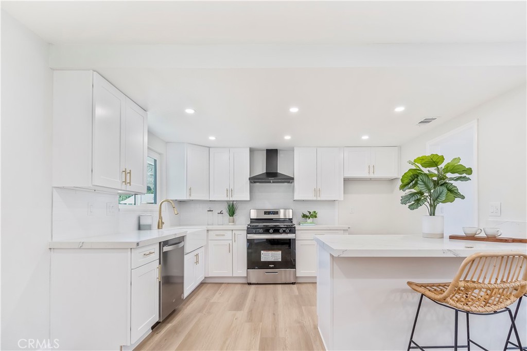 1152 Folkstone Avenue