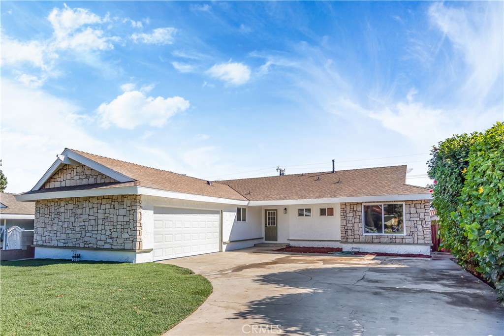 1152 Folkstone Avenue