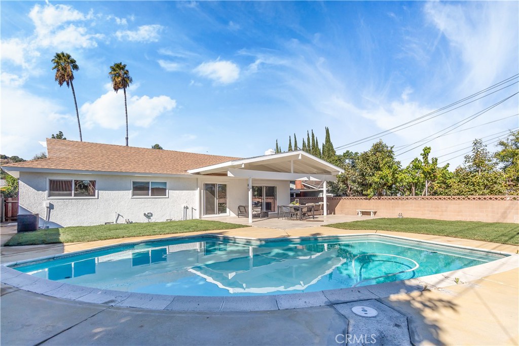 1152 Folkstone Avenue