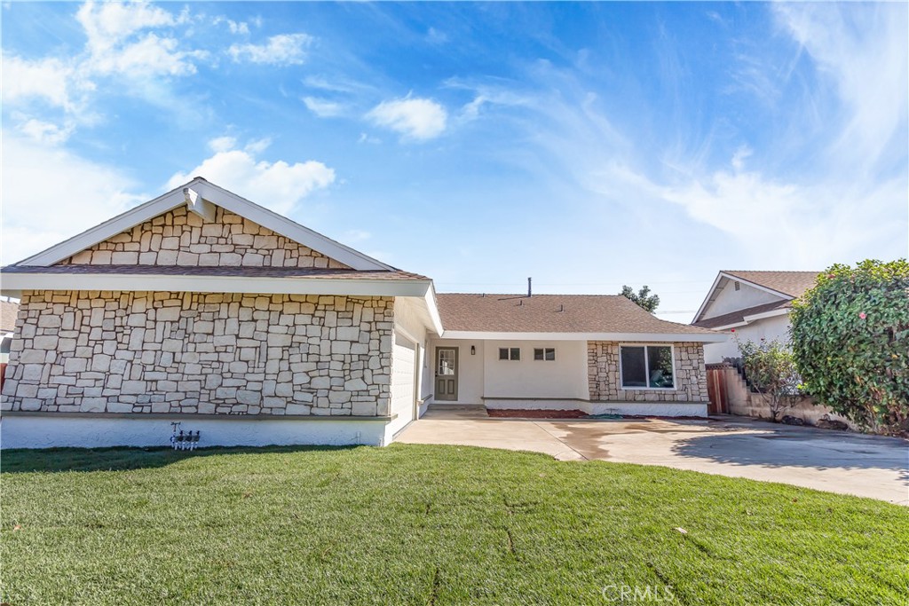 1152 Folkstone Avenue