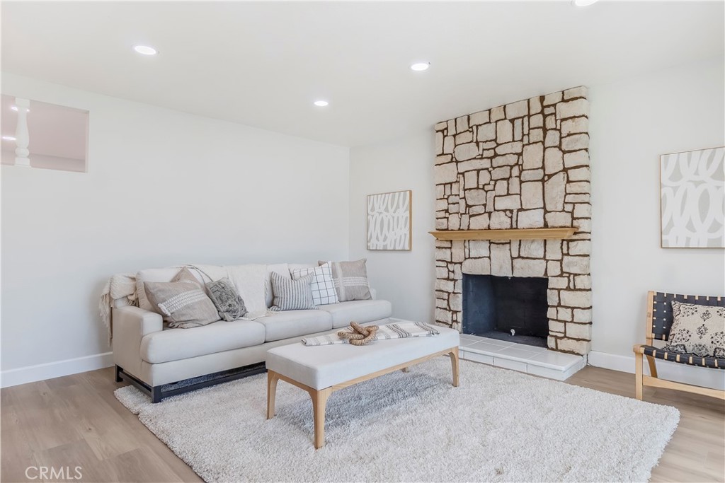 1152 Folkstone Avenue