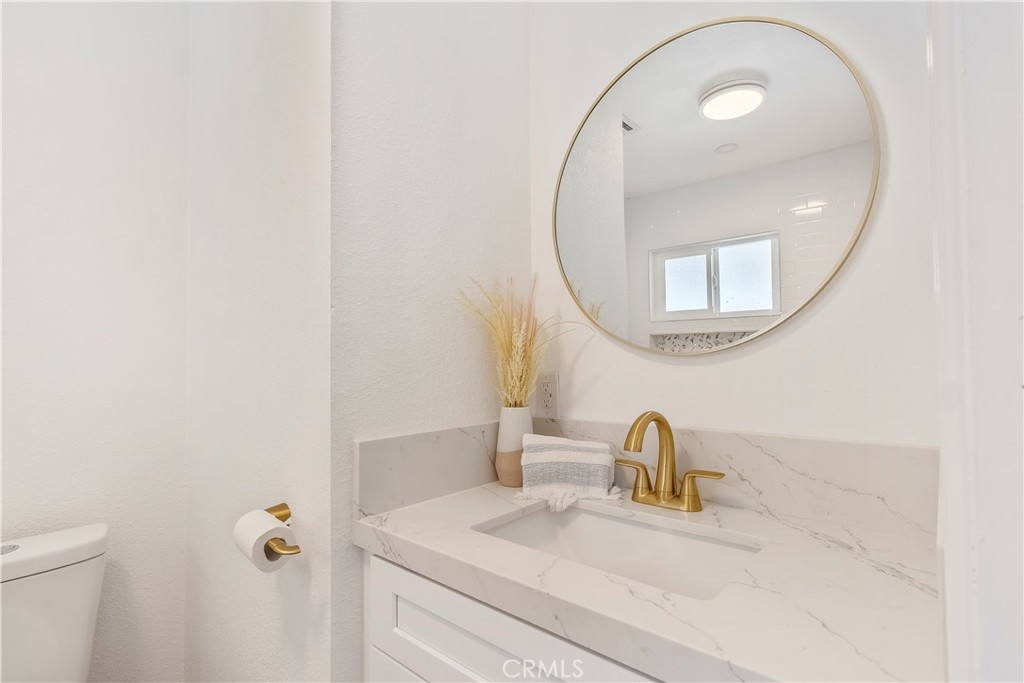 1152 Folkstone Avenue