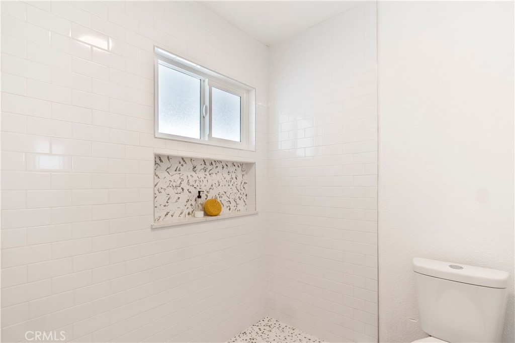 1152 Folkstone Avenue