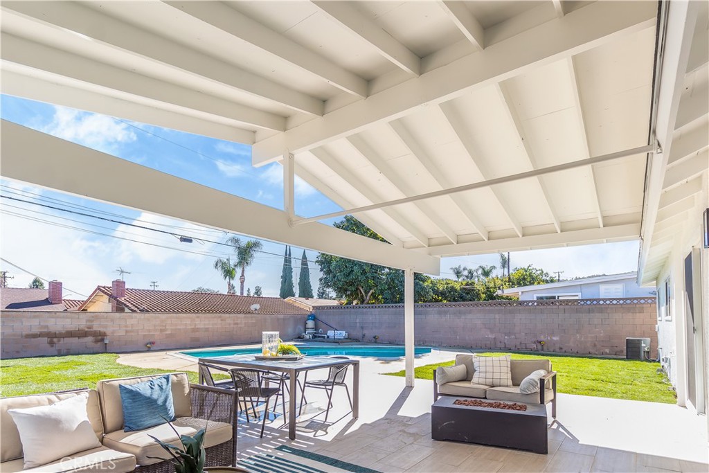 1152 Folkstone Avenue