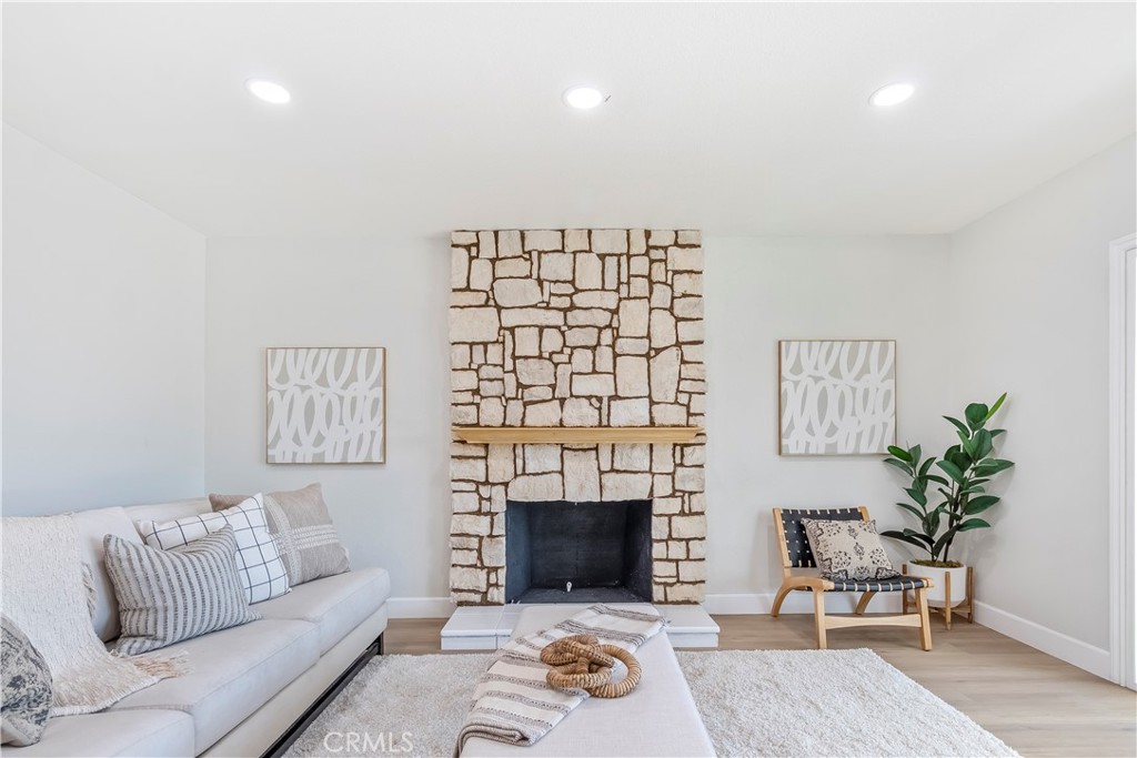 1152 Folkstone Avenue