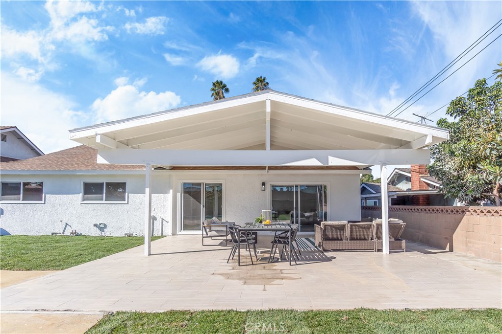 1152 Folkstone Avenue