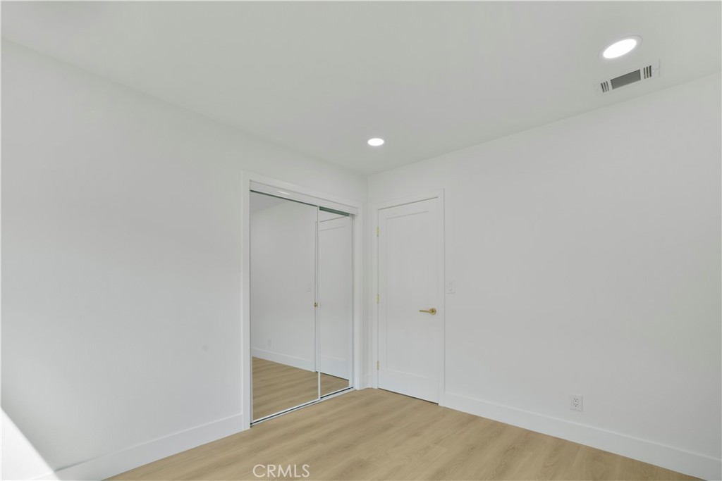 2713 N Larchmont Avenue