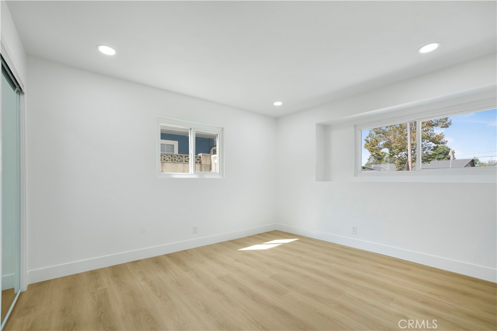 2713 N Larchmont Avenue