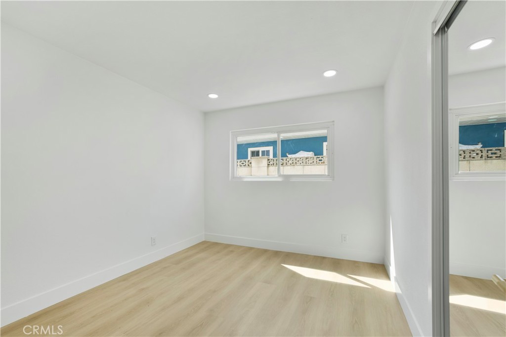 2713 N Larchmont Avenue