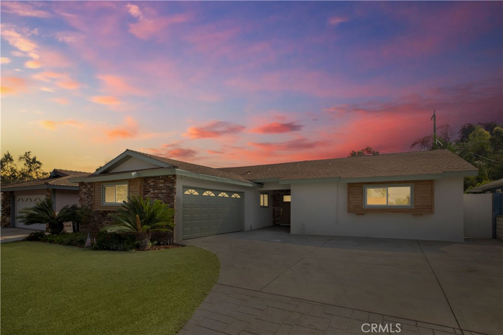 2713 N Larchmont Avenue