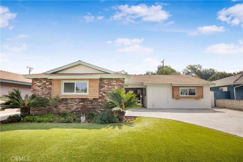 2713 N Larchmont Avenue